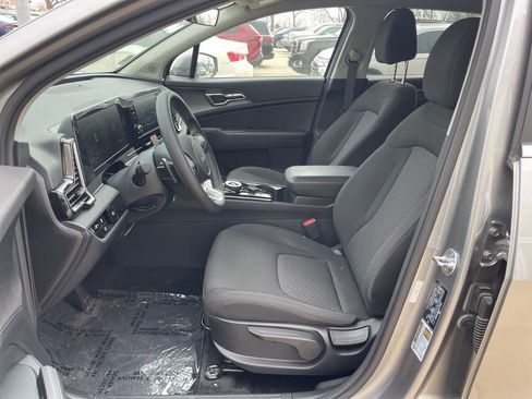 Used 2024 Kia Sportage LX image 8