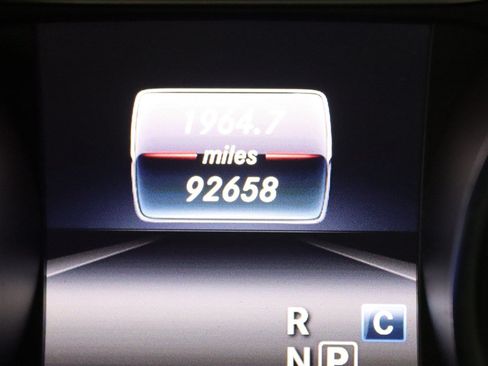 Used 2018 Mercedes-Benz GLA 250 4MATIC image 32
