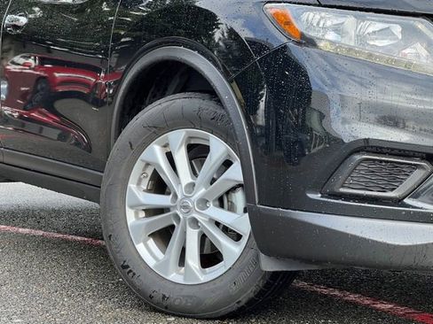 Used 2014 Nissan Rogue SV image 2