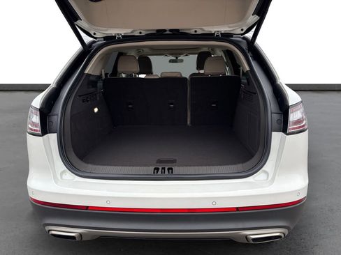 Certified 2023 Lincoln Nautilus Reserve w/ Equipment Group 201A image 24