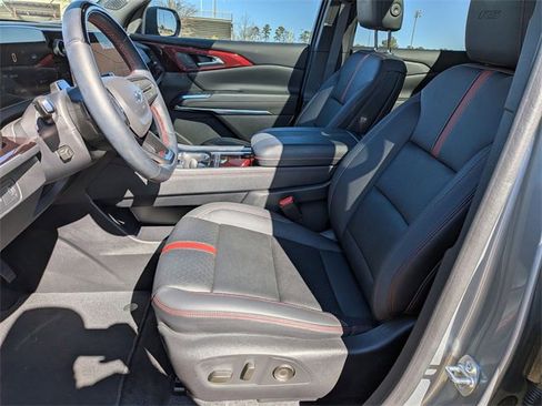 Used 2024 Chevrolet Traverse RS image 15