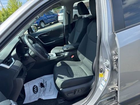 Used 2021 Toyota RAV4 XLE w/ XLE Grade Weather Package AWD/4WD image 13