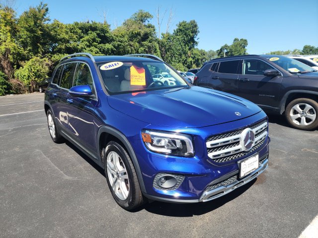 Used 2022 Mercedes-Benz GLB 250 4MATIC w/ Premium Package Lite image 2