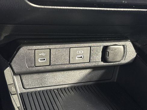 Used 2025 Toyota Prius XLE image 36