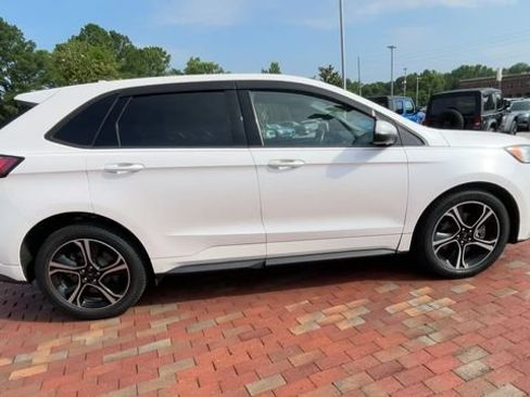 Used 2019 Ford Edge ST w/ Cold Weather Package AWD/4WD image 2