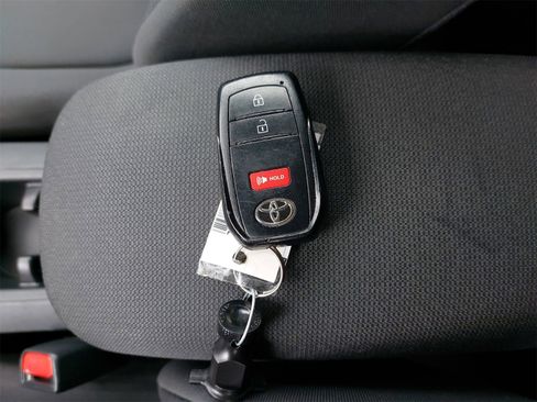 Used 2023 Toyota Corolla Cross LE image 36