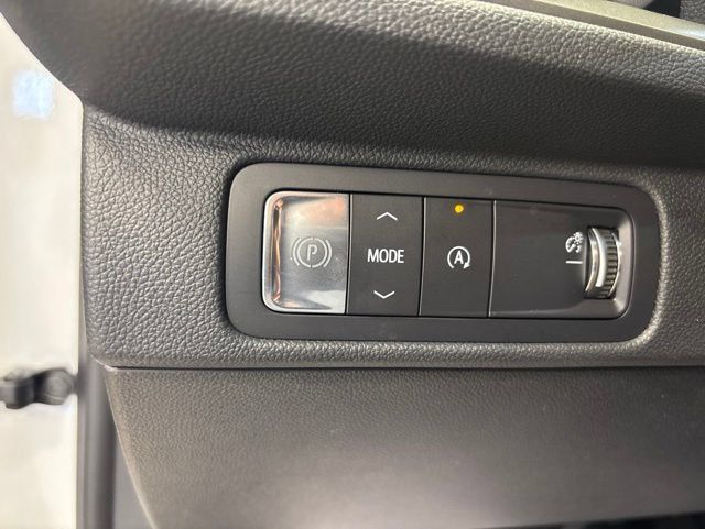 Used 2025 Chevrolet Traverse LT FWD image 41