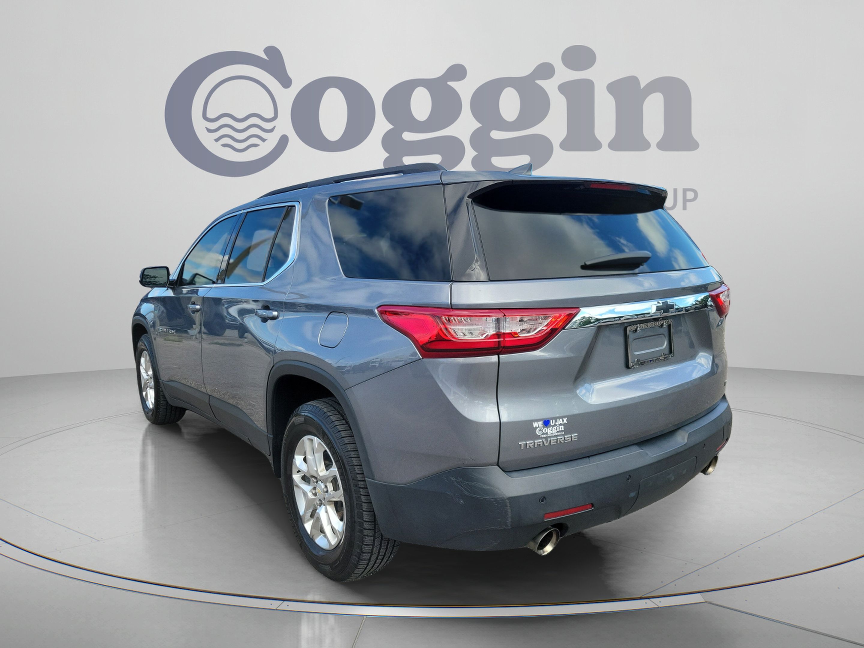 Used 2020 Chevrolet Traverse LT FWD image 2