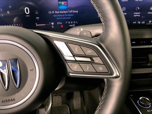 Used 2025 Buick Enclave Preferred AWD/4WD image 19
