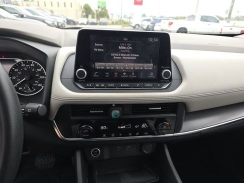 Used 2023 Nissan Rogue SV image 18