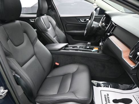 Used 2023 Volvo V60 B5 Cross Country Plus w/ Climate Package image 33