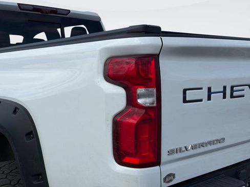 Used 2020 Chevrolet Silverado 2500 LTZ w/ LTZ Premium Package image 9