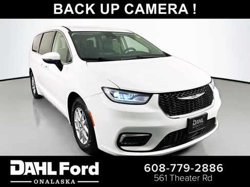 Used 2023 Chrysler Pacifica Touring-L FWD image 1