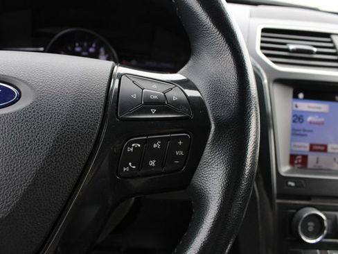 Used 2017 Ford Explorer XLT w/ Equipment Group 202A AWD/4WD image 13