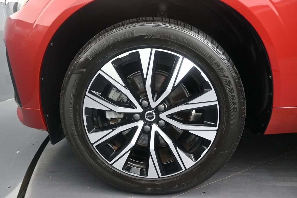 Certified 2024 Volvo XC60 B5 Core AWD/4WD image 10