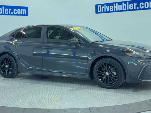 Used 2025 Toyota Camry SE w/ Convenience Package image 9