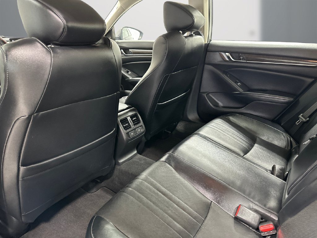Used 2018 Honda Accord Touring image 15