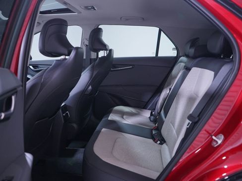 Used 2025 Kia Niro SX Touring image 9