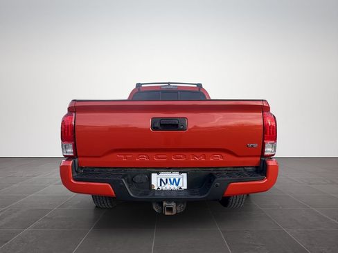 Used 2016 Toyota Tacoma TRD Sport image 5