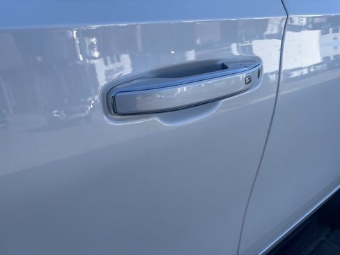 Used 2024 GMC Yukon Denali image 11