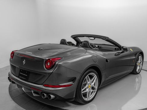Certified 2016 Ferrari California T RWD image 10