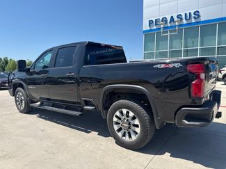 Used 2022 Chevrolet Silverado 2500 Custom w/ Custom Convenience Package AWD/4WD video 3