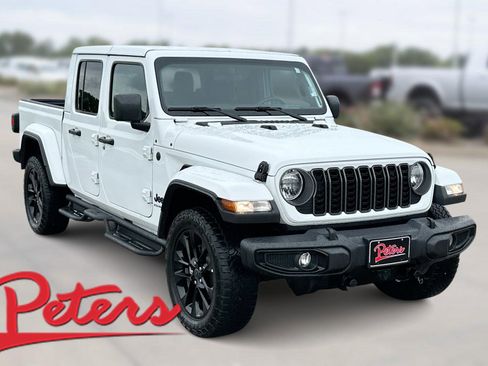 Used 2025 Jeep Gladiator Sport AWD/4WD image 1