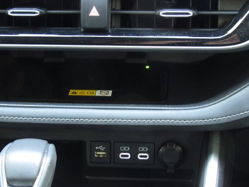 Certified 2024 Toyota Highlander XLE AWD/4WD image 32