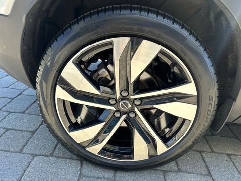Used 2025 Volvo XC40 B5 Ultra AWD/4WD image 33
