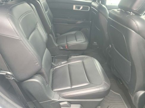 Used 2020 Ford Explorer XLT w/ Equipment Group 202A RWD image 14