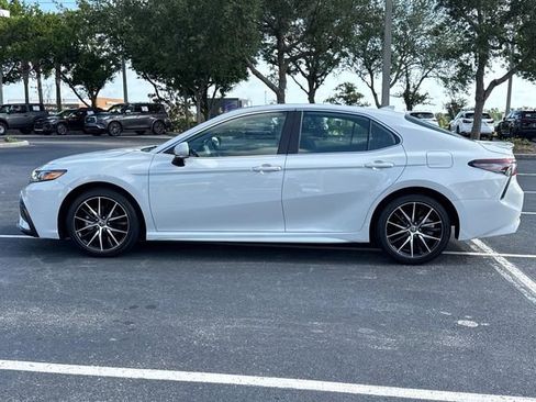 Used 2023 Toyota Camry SE FWD image 7