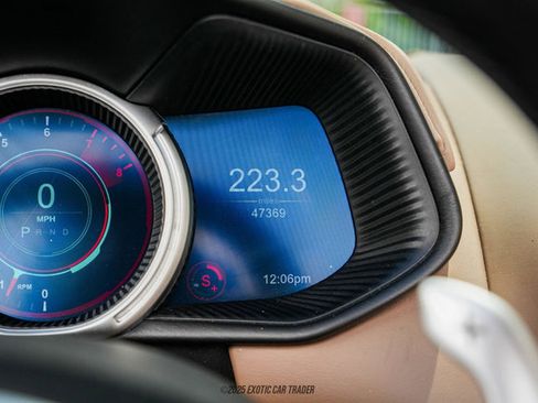 Used 2019 Aston Martin DB11 Volante image 54