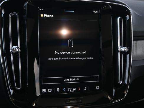 Used 2025 Volvo XC40 B5 Core image 32