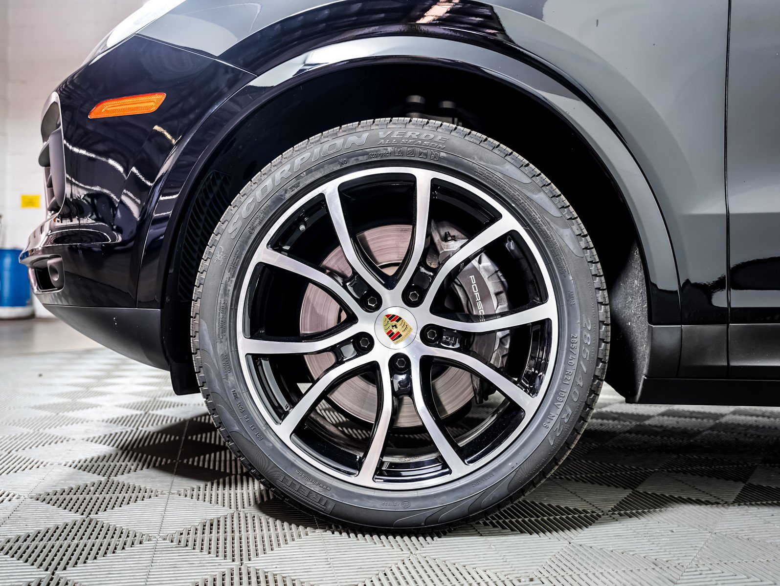 Certified 2023 Porsche Cayenne AWD/4WD image 14