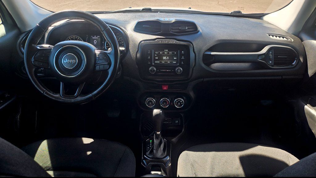 Used 2017 Jeep Renegade Altitude FWD image 23