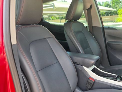 Used 2019 Chevrolet Bolt Premier w/ Infotainment Package FWD image 31