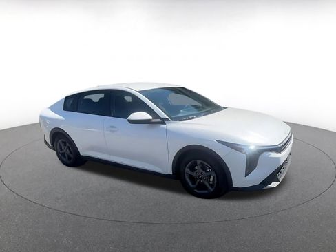 Used 2025 Kia K4 LXS image 2