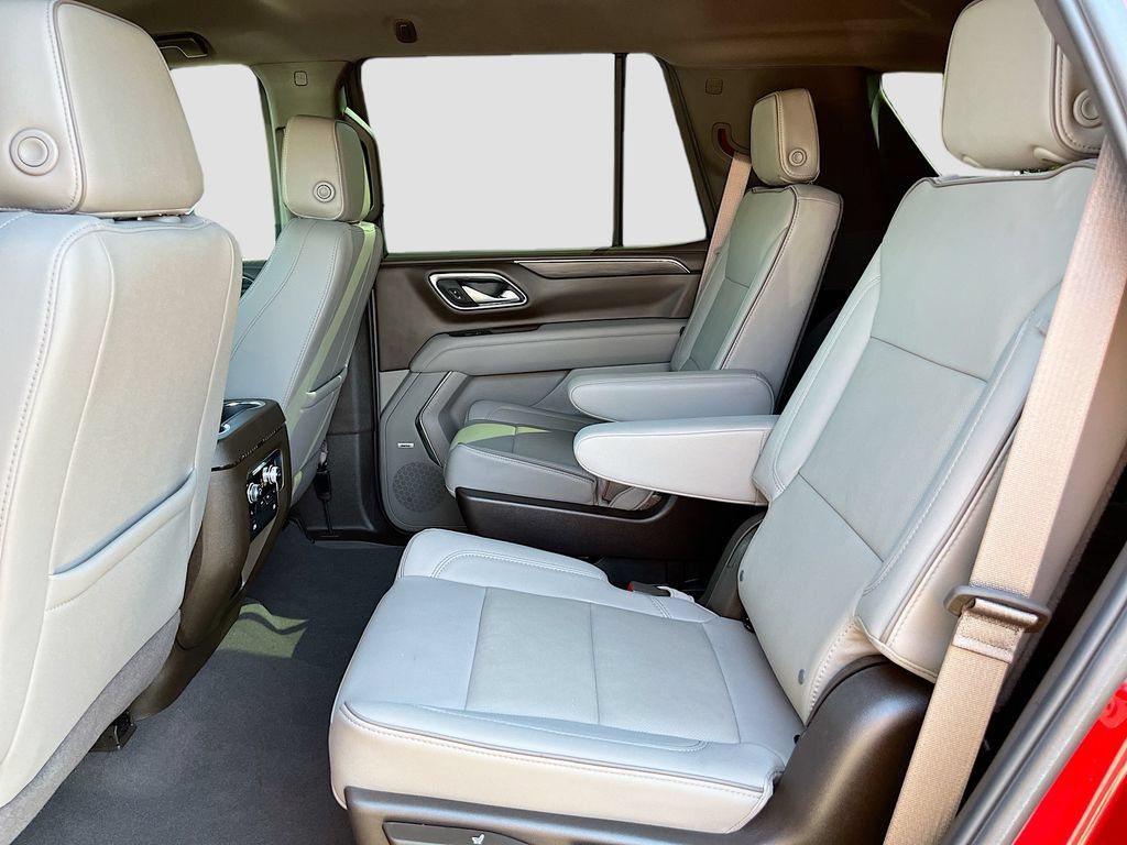 Used 2024 GMC Yukon SLT w/ SLT Luxury Package AWD/4WD image 25
