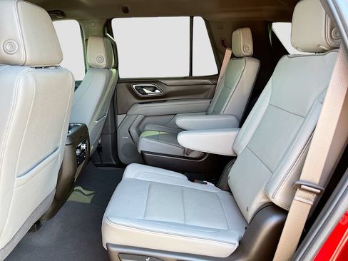 Used 2024 GMC Yukon SLT w/ SLT Luxury Package AWD/4WD image 25