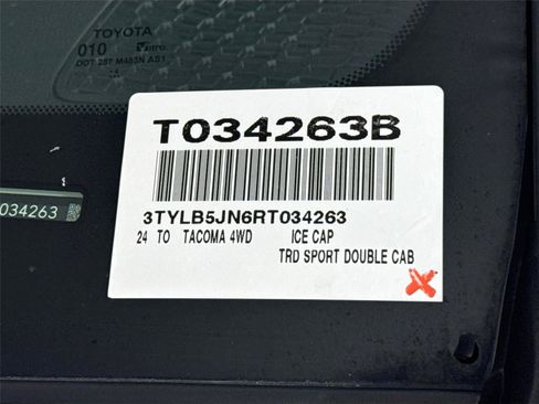 Used 2024 Toyota Tacoma TRD Sport AWD/4WD image 43