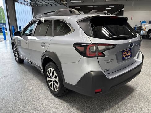 Used 2025 Subaru Outback Premium AWD/4WD image 5