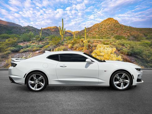 Used 2020 Chevrolet Camaro SS RWD image 3