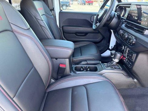 Used 2025 Jeep Gladiator Rubicon w/ Safety Group AWD/4WD image 12