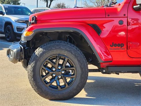 Certified 2022 Jeep Gladiator Sport image 9