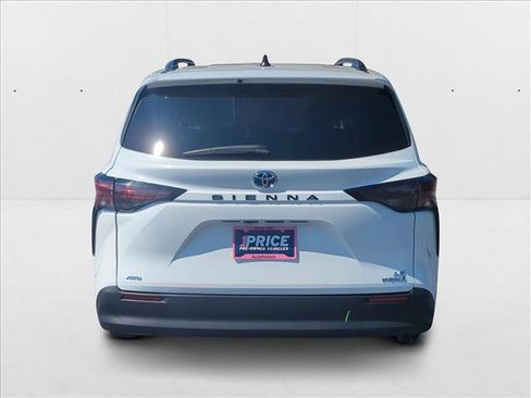 Certified 2024 Toyota Sienna LE image 5