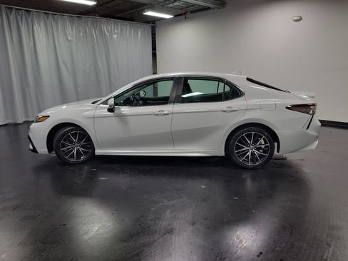 Used 2023 Toyota Camry SE FWD image 5