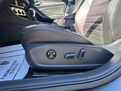 Used 2024 Volkswagen Jetta SE image 27