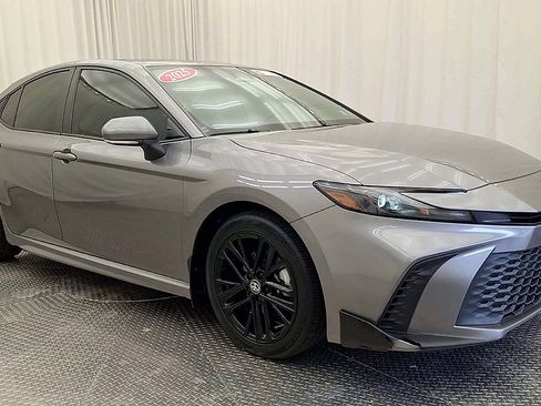 Used 2025 Toyota Camry SE w/ Convenience Package FWD image 7