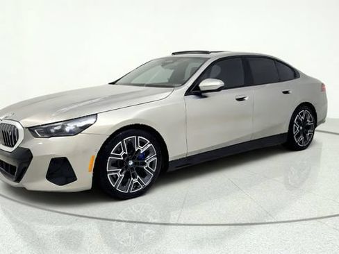 Used 2026 BMW i5 eDrive40 w/ M Sport Package RWD image 4