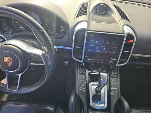 Used 2018 Mercedes-Benz E 400 E 400 w/ Premium 2 Package image 13